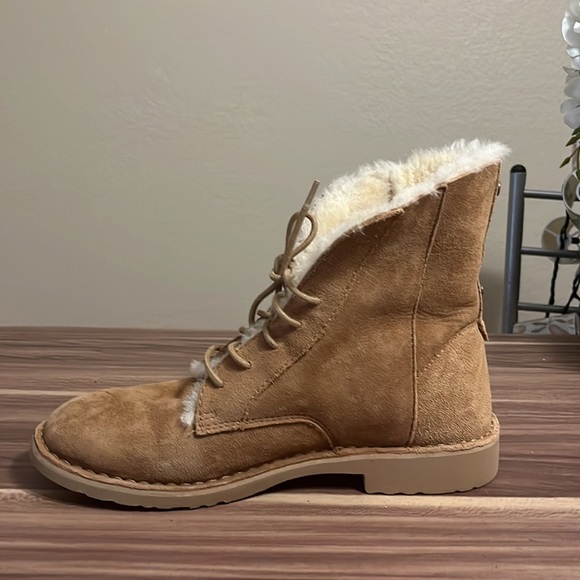 UGG QUINCY SUEDE LACE UP SHEEPSKIN LINED BOOTS - Picture 5 of 12